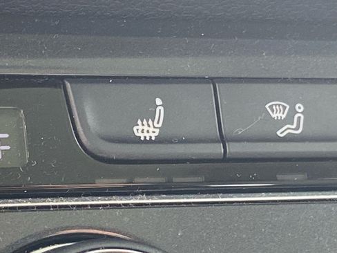 Used 2019 Volkswagen Tiguan SEL FWD image 16