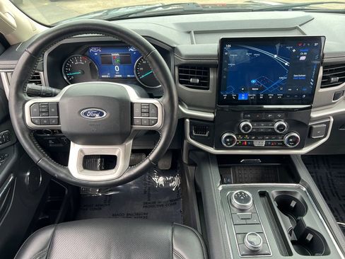 Used 2024 Ford Expedition XLT image 9