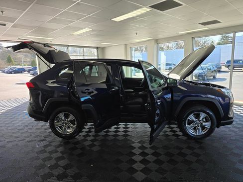 Used 2025 Toyota RAV4 XLE image 17