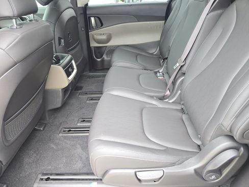 New 2026 Kia Carnival EX FWD image 17