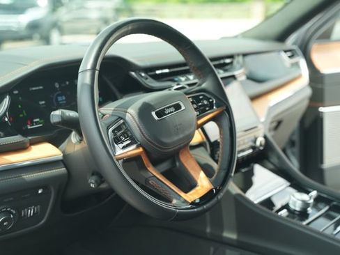 Used 2023 Jeep Grand Cherokee Summit AWD/4WD image 28