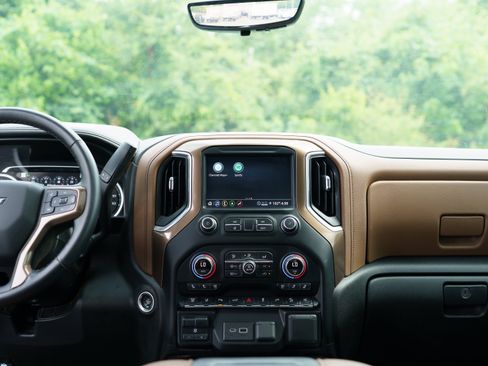 Used 2021 Chevrolet Silverado 2500 High Country w/ Z71 Off-Road Package AWD/4WD image 23