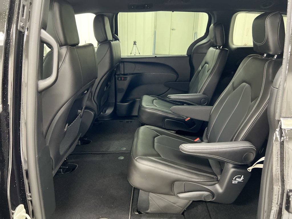 New 2027 Chrysler Pacifica Select w/ Family Tech Group AWD/4WD image 23