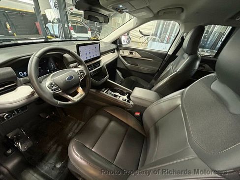 Used 2025 Ford Explorer Active w/ Active Comfort Package AWD/4WD image 13