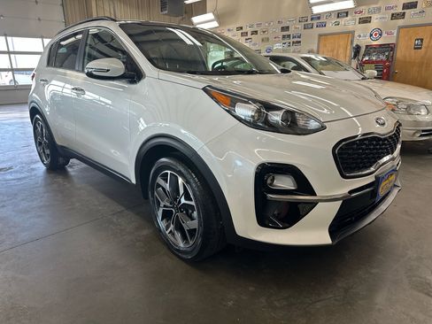 Used 2022 Kia Sportage EX image 3