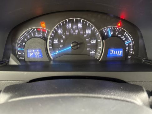 Used 2013 Toyota Camry LE FWD image 15
