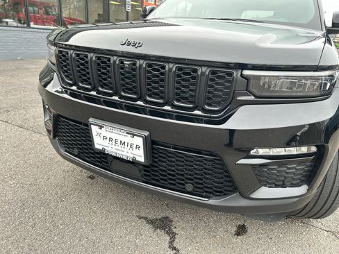 Used 2024 Jeep Grand Cherokee Limited w/ Luxury Tech Group II image 10