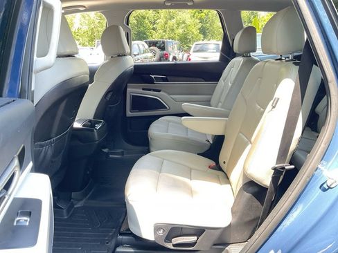 Used 2023 Kia Telluride EX w/ EX Captain's Chair Package FWD image 31