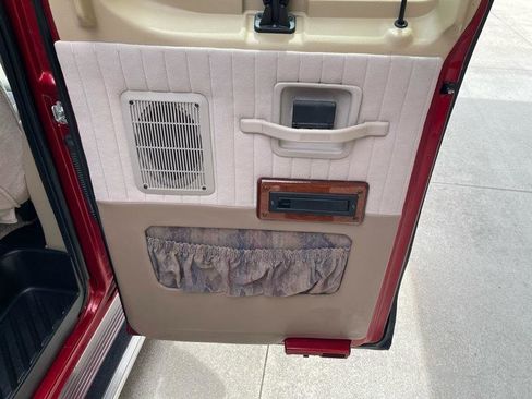 Used 1999 Ford E-150 and Econoline 150 image 41