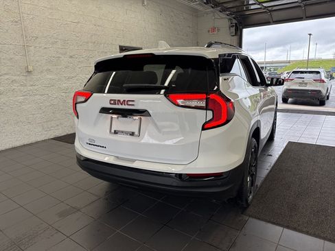 Used 2024 GMC Terrain SLT w/ Tech Package FWD image 7