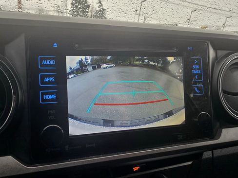 Used 2017 Toyota Tacoma TRD Off-Road w/ Tow Package image 19