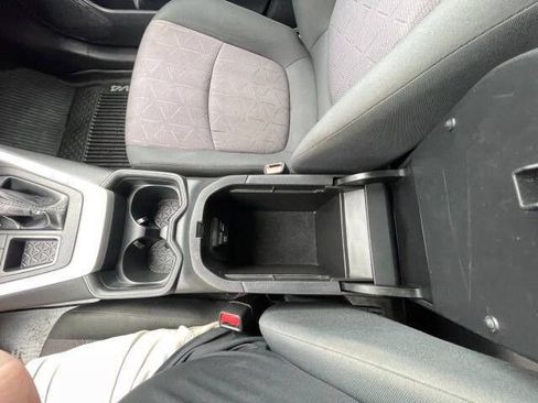 Used 2019 Toyota RAV4 XLE FWD image 39
