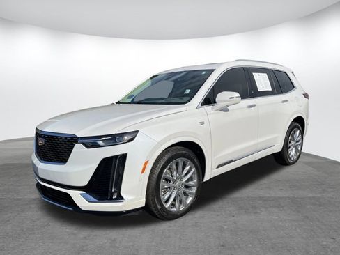 Used 2024 Cadillac XT6 Premium Luxury w/ Technology Package image 3