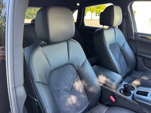 Used 2020 Porsche Macan image 50