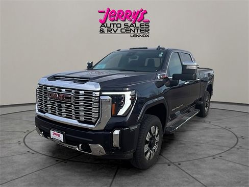 Used 2024 GMC Sierra 3500 Denali w/ Denali Reserve Package image 9