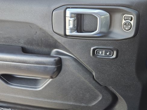 Used 2021 Jeep Gladiator Rubicon w/ Cold Weather Group image 30