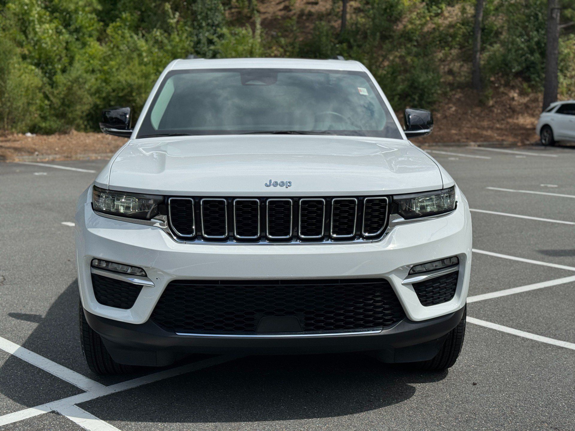 Used 2022 Jeep Grand Cherokee Limited AWD/4WD image 2