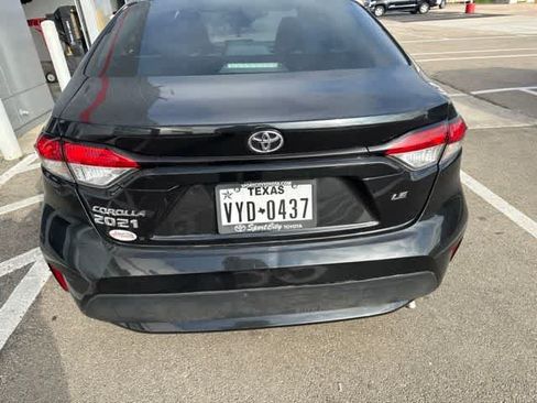 Used 2021 Toyota Corolla LE FWD image 2