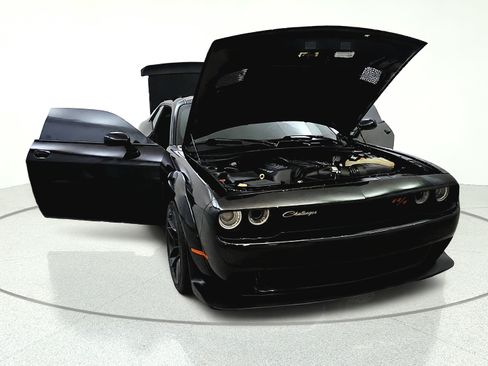 Used 2022 Dodge Challenger R/T Scat Pack RWD image 9