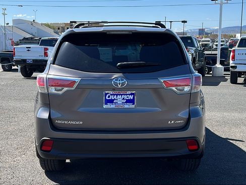 Used 2015 Toyota Highlander LE AWD/4WD image 6
