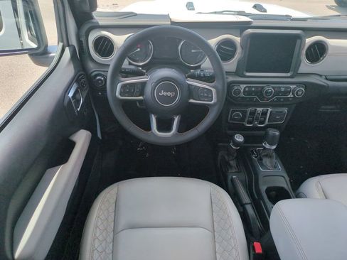 Used 2023 Jeep Wrangler Unlimited Sahara AWD/4WD image 17