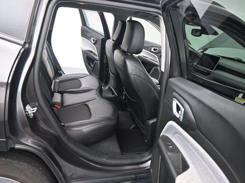 Used 2022 Jeep Compass Latitude FWD image 24