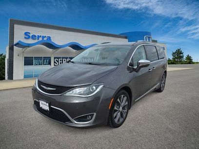 Used 2018 Chrysler Pacifica Limited w/ Tire & Wheel Group