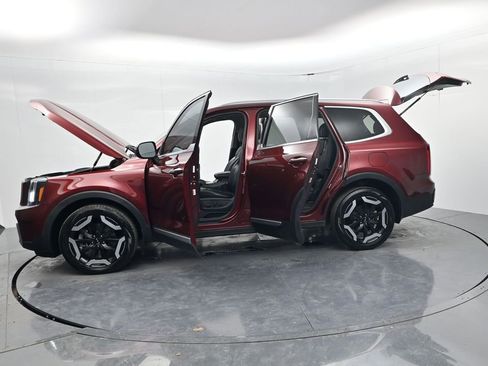 Used 2023 Kia Telluride S image 63