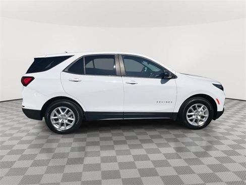 Used 2023 Chevrolet Equinox LS w/ LS Convenience Package image 4