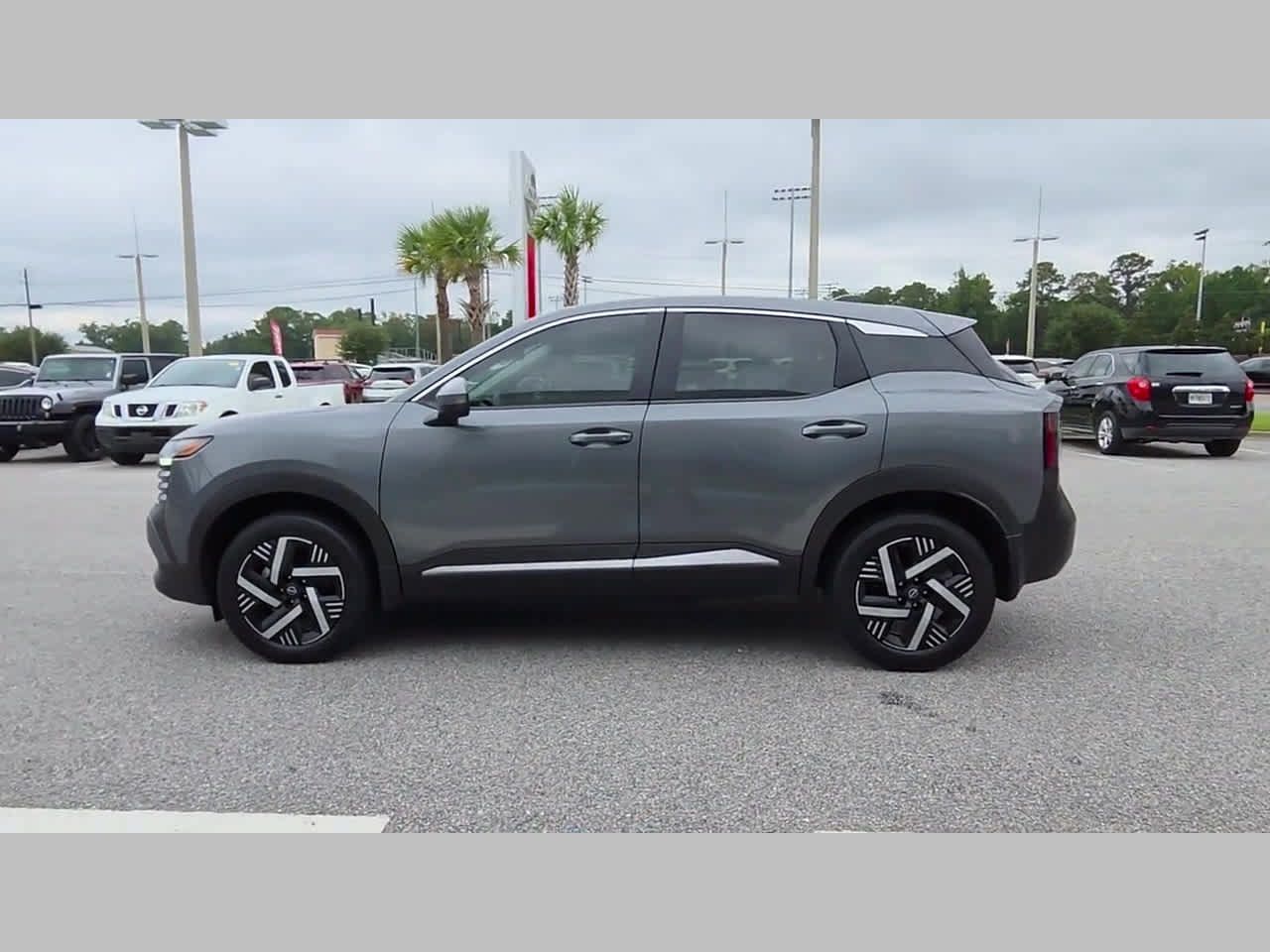 Used 2025 Nissan Kicks SV FWD image 24