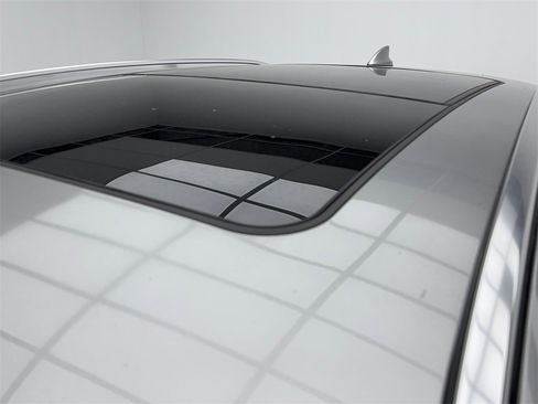 Used 2022 Genesis GV70 2.5T w/ Select Package image 13