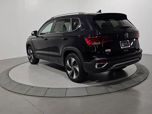 Certified 2024 Volkswagen Taos SE w/ Panoramic Sunroof Package image 3