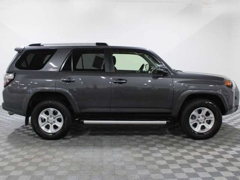 Used 2022 Toyota 4Runner SR5 Premium w/ Moonroof Package AWD/4WD image 7