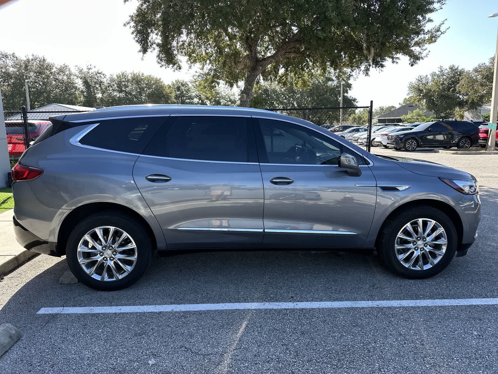 Used 2021 Buick Enclave Essence w/ Sound and Sites Package AWD/4WD image 10