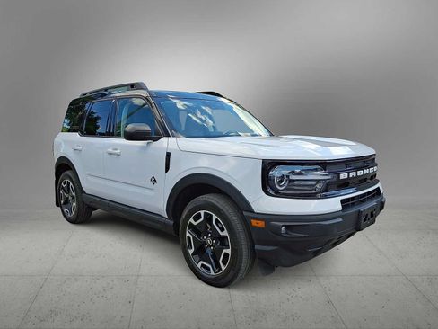 Used 2022 Ford Bronco Sport Outer Banks w/ Tech Package AWD/4WD image 2
