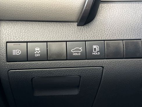 Certified 2019 Toyota Camry SE w/ Convenience Package FWD image 28