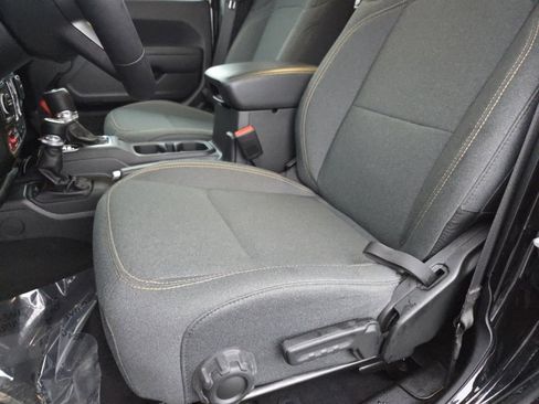 Used 2025 Jeep Wrangler Unlimited Sport image 22