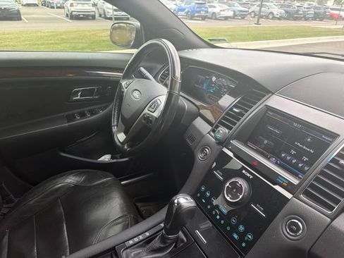 Used 2013 Ford Taurus Limited FWD image 15
