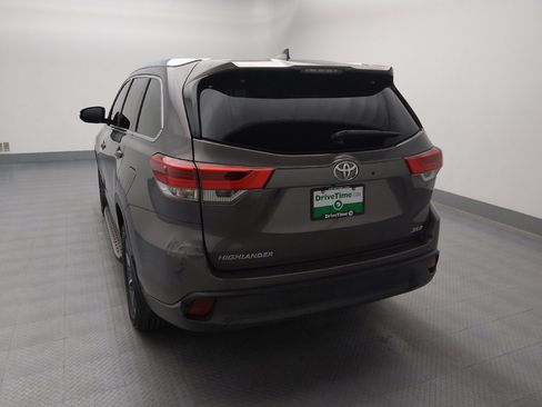 Used 2019 Toyota Highlander XLE FWD image 6