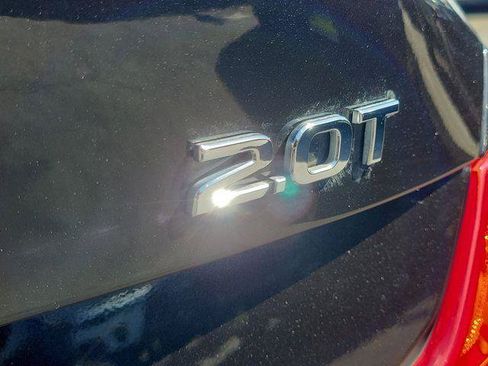 Used 2019 Genesis G70 2.0T Advanced RWD image 8