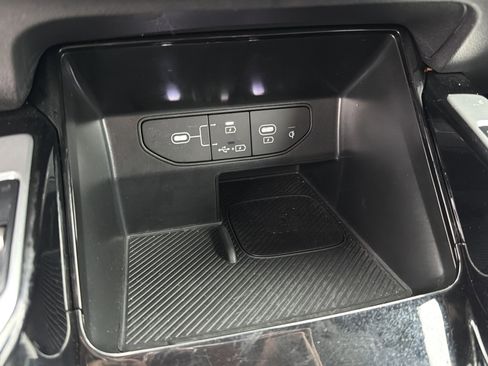 Used 2025 Kia Sorento SX image 32