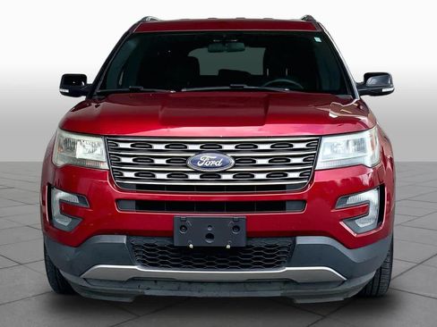 Used 2017 Ford Explorer XLT FWD image 3