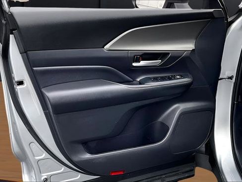 Used 2025 Toyota Grand Highlander XLE image 9