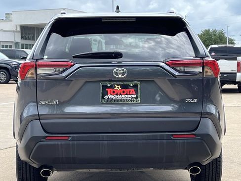 Used 2025 Toyota RAV4 XLE FWD image 5