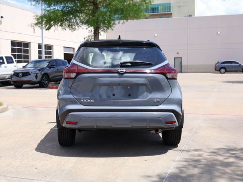 Used 2023 Nissan Kicks SR w/ SR Premium Package FWD image 5