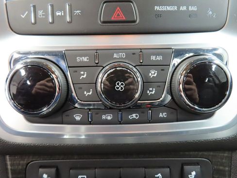 Used 2015 GMC Acadia SLT image 45