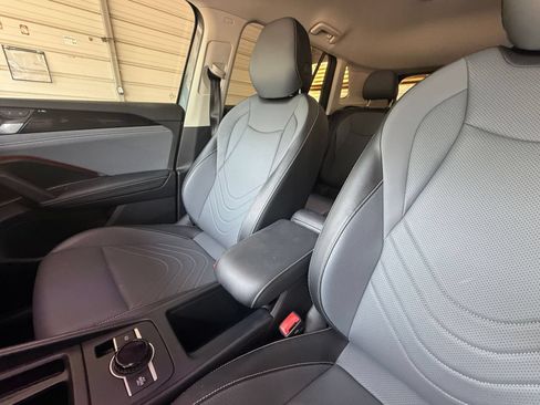 Used 2026 Volkswagen Tiguan SE AWD/4WD image 38