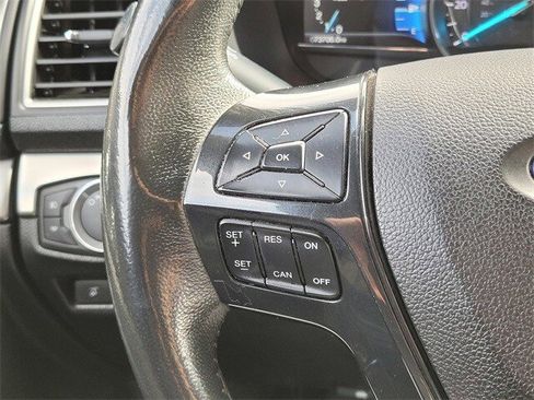 Used 2018 Ford Explorer XLT w/ Equipment Group 202A image 24