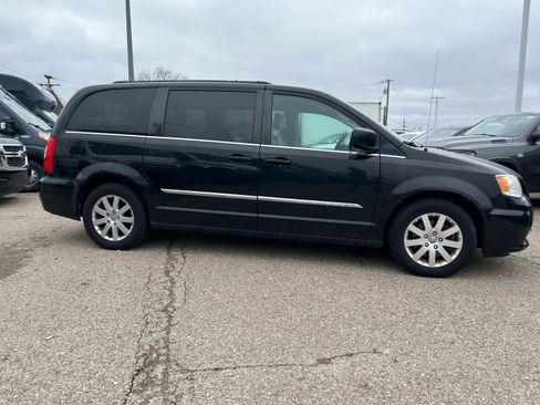 Used 2013 Chrysler Town & Country Touring image 15