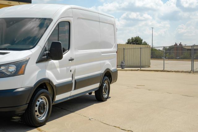 Used 2018 Ford Transit 250 130 Medium Roof RWD image 7